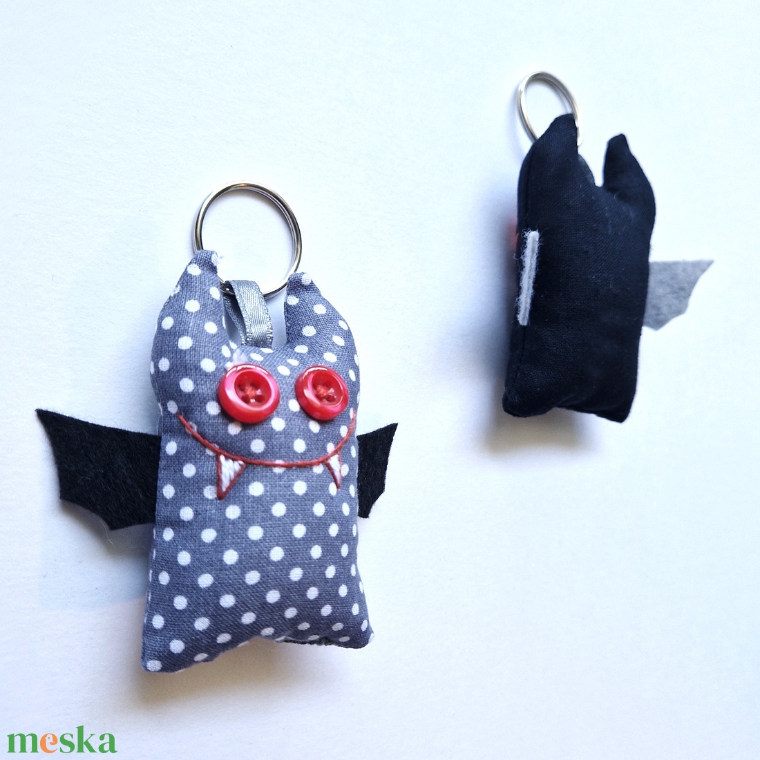 Szerelmes Denevérek - 2db textilkulcstartó egy csomagban - otthon & életmód - dekoráció - halloween - halloweeni figurák - Meska.hu Szerelmes Denevérek - 2db textilkulcstartó egy csomagban - otthon & életmód - dekoráció - halloween - halloweeni figurák - Meska.hu