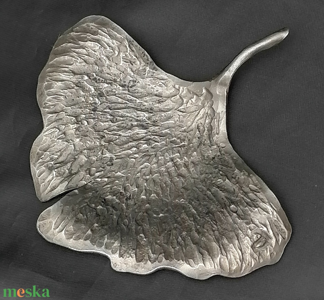 Kovácsoltvas ginkgo levél tálka S méret - kézzel kovácsolt - ékszer - ékszertartó - ékszerdoboz - Meska.hu Kovácsoltvas ginkgo levél tálka S méret - kézzel kovácsolt - ékszer - ékszertartó - ékszerdoboz - Meska.hu