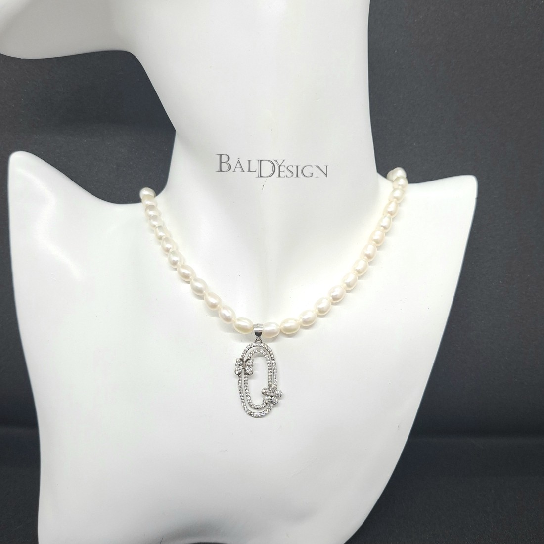 Gyöngy nyaklánc ezüst virágos medállal -  - Meska.hu