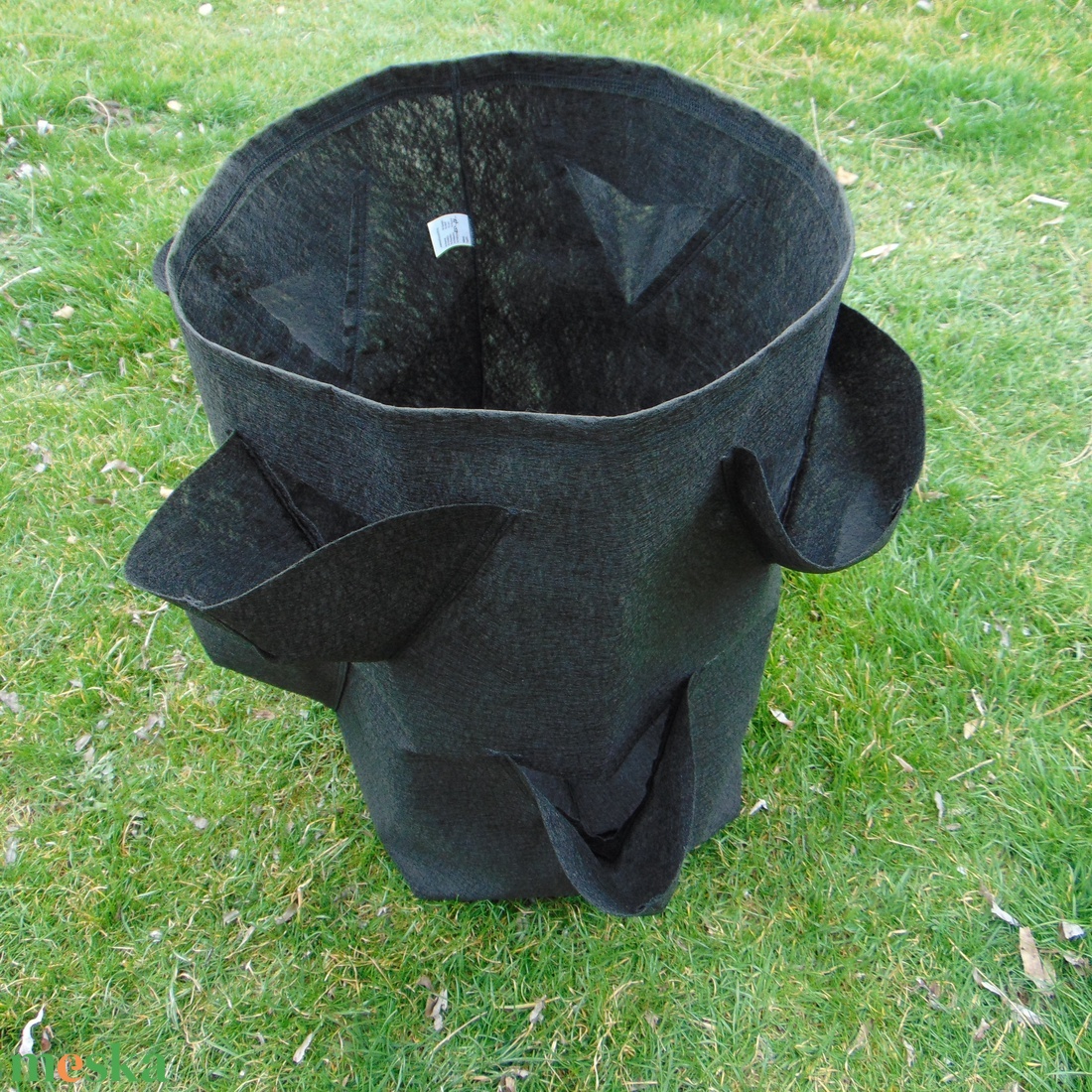 Ültető zsák - zsebes, 40 cm átmérőjű, 55 cm magas / eper, saláta, fűszernövények, virágok termesztéséhez - otthon & életmód - ház & kert - virágláda, balkonláda - Meska.hu Ültető zsák - zsebes, 40 cm átmérőjű, 55 cm magas / eper, saláta, fűszernövények, virágok termesztéséhez - otthon & életmód - ház & kert - virágláda, balkonláda - Meska.hu