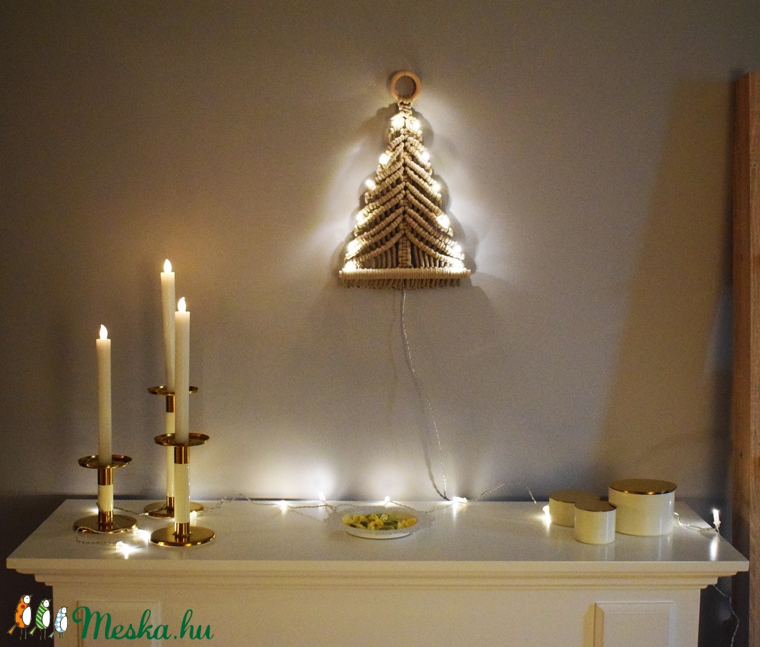 Makramé világító karácsonyi ablakdísz, falidísz - fenyőfa - otthon & életmód - dekoráció - Meska.hu
