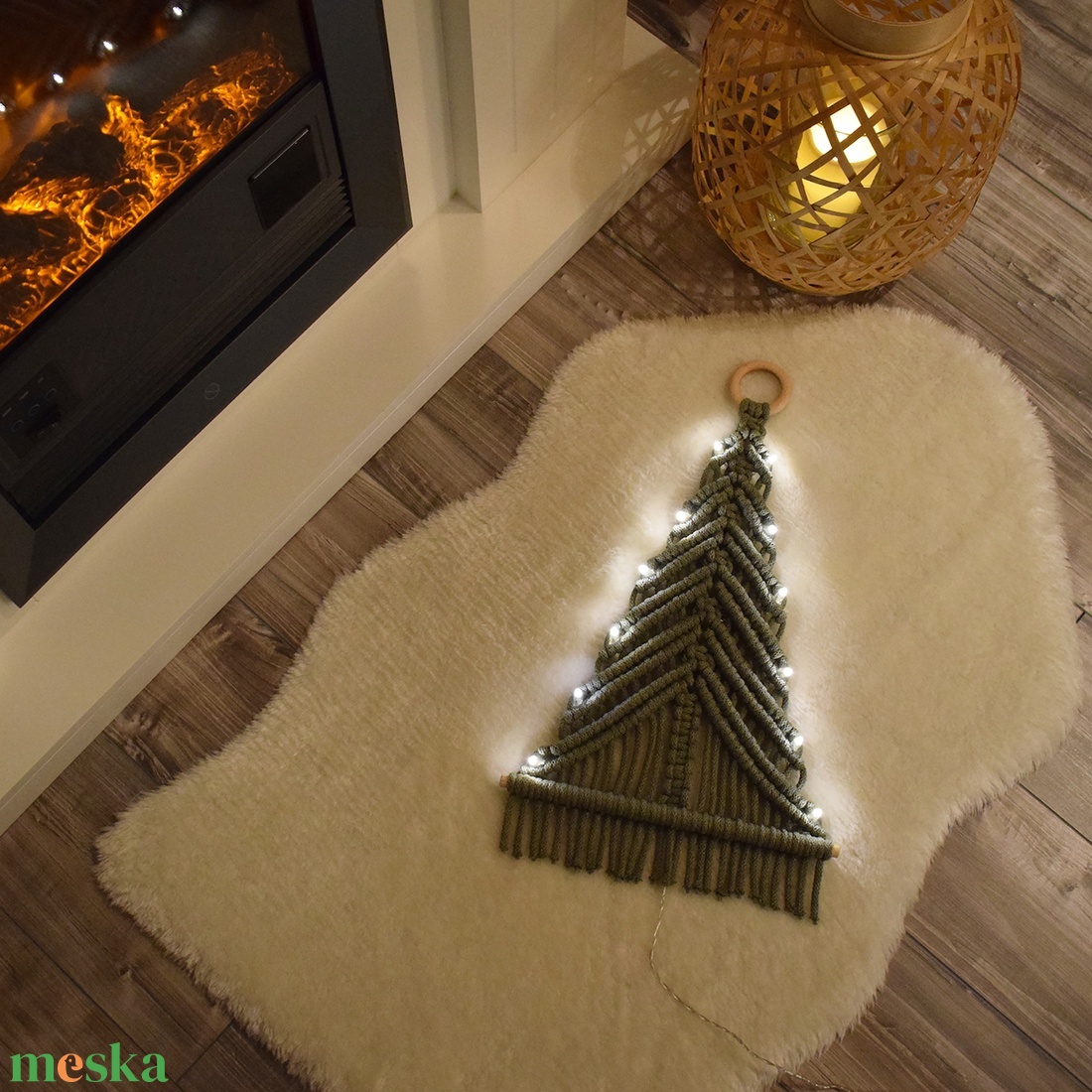 Makramé világító karácsonyi ablakdísz, falidísz - fenyőfa - otthon & életmód - dekoráció - Meska.hu