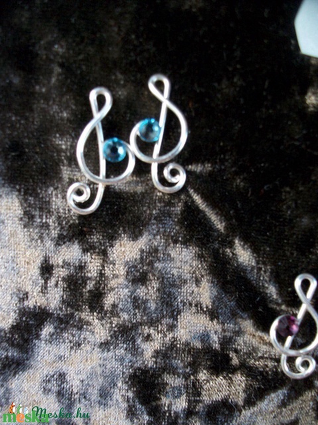 Violinkulcsos fülbevaló  - ékszer - fülbevaló - pötty fülbevaló - Meska.hu