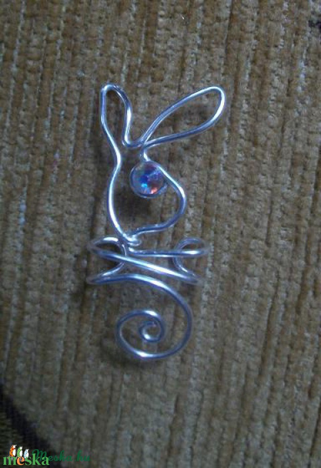 Playboy nyuszis fülgyűrű swarovski kristállyal - ékszer - fülbevaló - fülékszer - Meska.hu