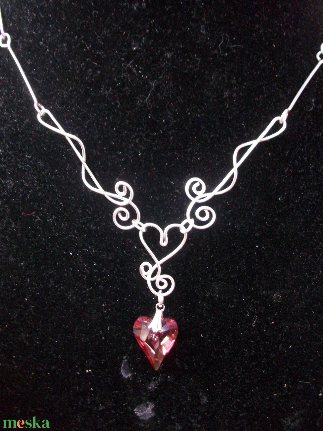 Swarovski piros szives nyaklánc - ékszer - nyaklánc - medálos nyaklánc - Meska.hu