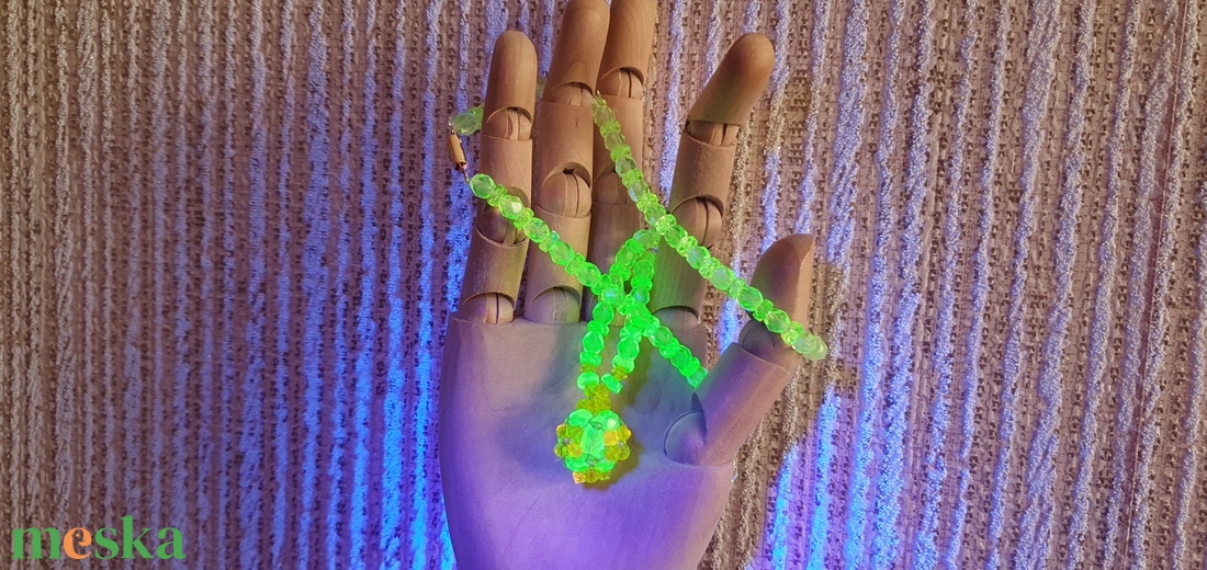 Eredeti UV reaktív cseh uránüveg nyaklánc #23009 - ékszer - nyaklánc - bogyós nyaklánc - Meska.hu Eredeti UV reaktív cseh uránüveg nyaklánc #23009 - ékszer - nyaklánc - bogyós nyaklánc - Meska.hu