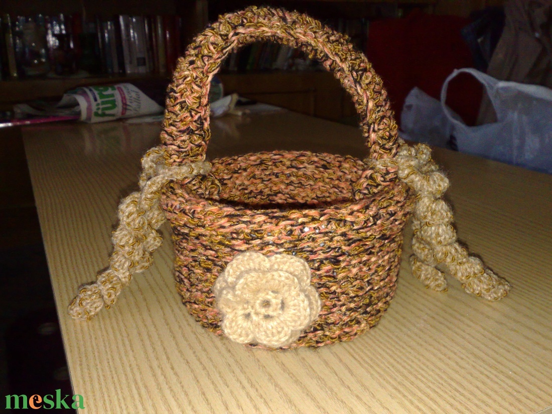 Horgolt kosárka. 13x9cm. - otthon & életmód - dekoráció - asztal és polc dekoráció - asztaldísz - Meska.hu Horgolt kosárka. 13x9cm. - otthon & életmód - dekoráció - asztal és polc dekoráció - asztaldísz - Meska.hu