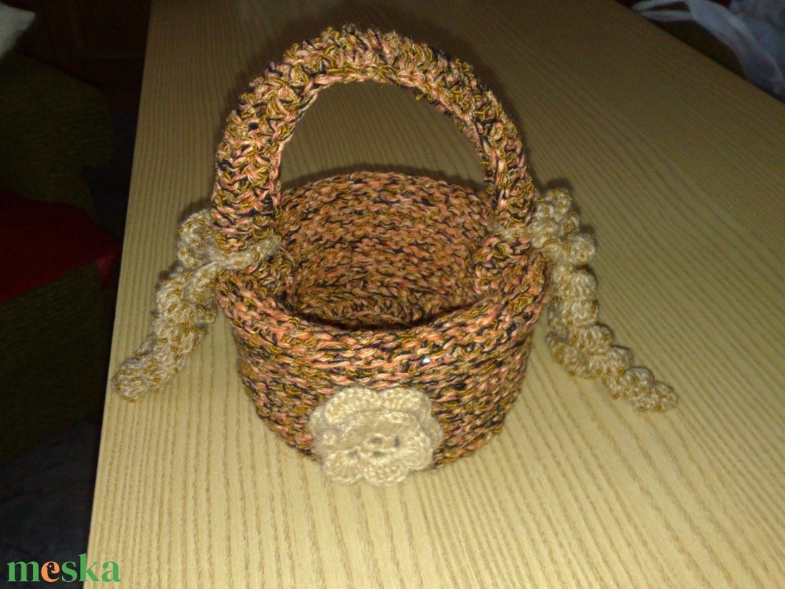 Horgolt kosárka. 13x9cm. - otthon & életmód - dekoráció - asztal és polc dekoráció - asztaldísz - Meska.hu Horgolt kosárka. 13x9cm. - otthon & életmód - dekoráció - asztal és polc dekoráció - asztaldísz - Meska.hu