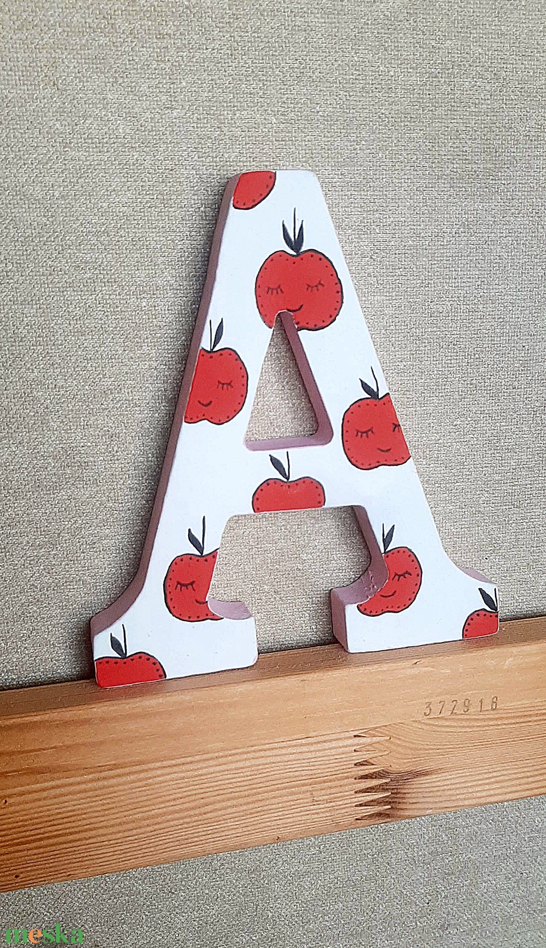 Almás dekorbetű - baba - mama - babaszoba dekoráció - babanév dekoráció - Meska.hu