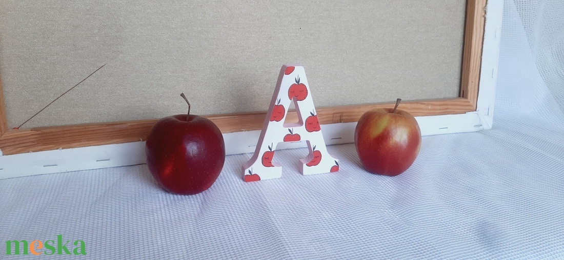 Almás dekorbetű - baba - mama - babaszoba dekoráció - babanév dekoráció - Meska.hu