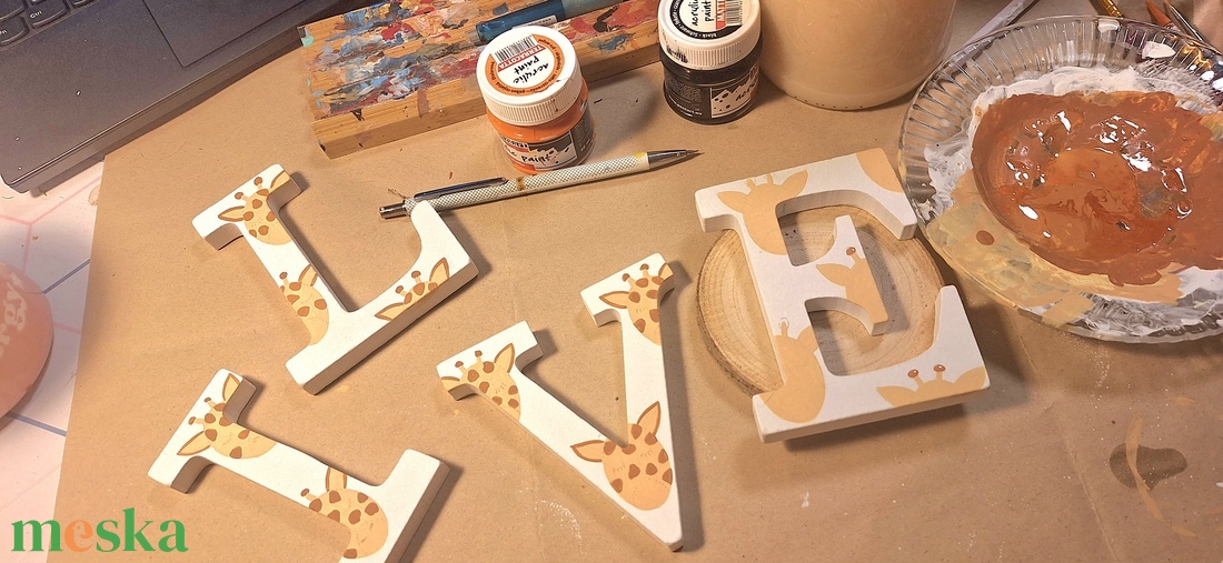 Zsiráfos dekorbetű - baba - mama - babaszoba dekoráció - babanév dekoráció - Meska.hu