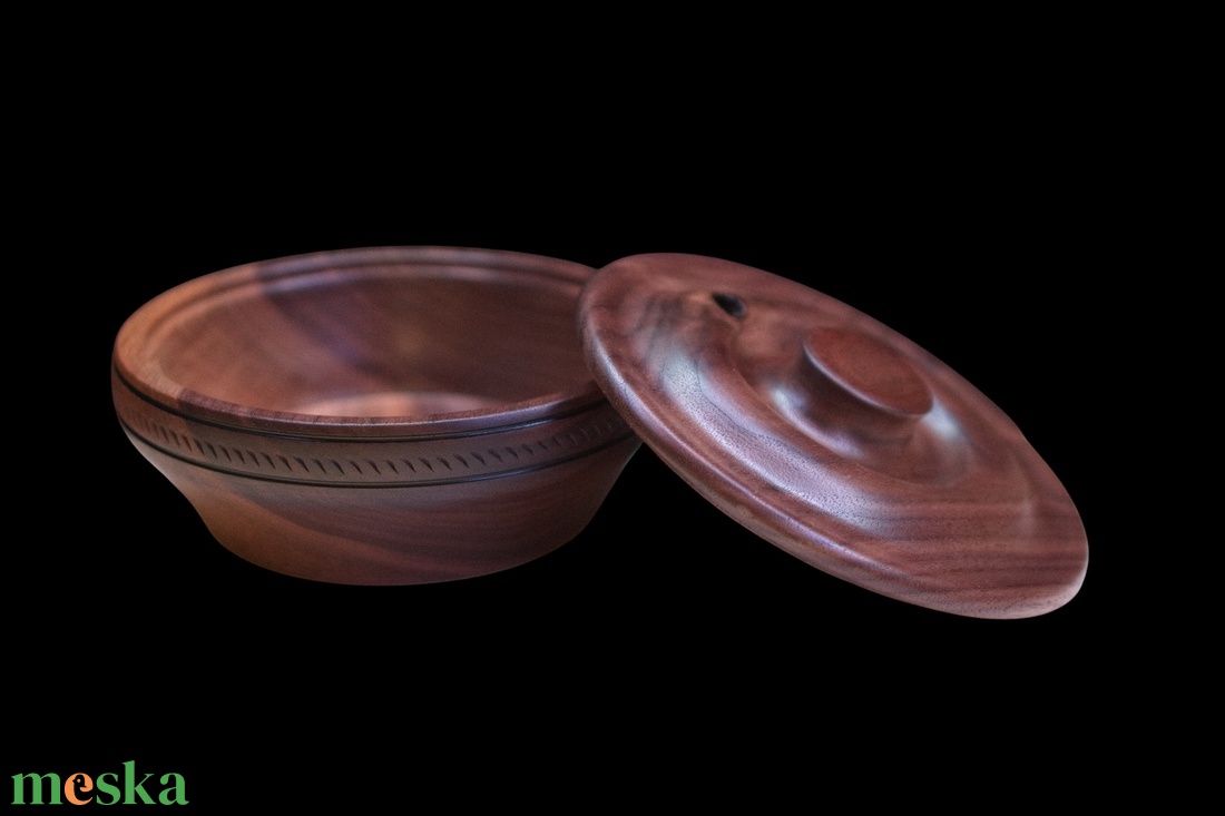 Fekete dió fatál fedéllel - 11 - otthon & életmód - konyhafelszerelés, tálalás - tálalás - kínálótál - Meska.hu