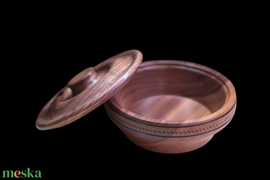 Fekete dió fatál fedéllel - 11 - otthon & életmód - konyhafelszerelés, tálalás - tálalás - kínálótál - Meska.hu