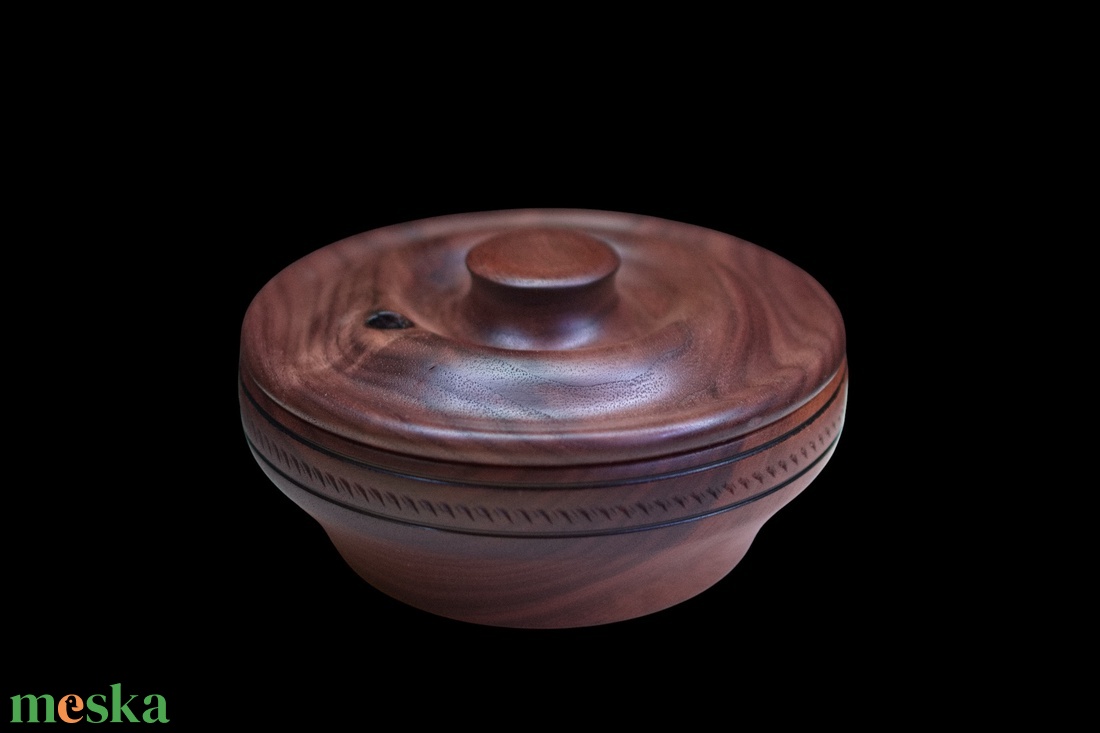 Fekete dió fatál fedéllel - 11 - otthon & életmód - konyhafelszerelés, tálalás - tálalás - kínálótál - Meska.hu