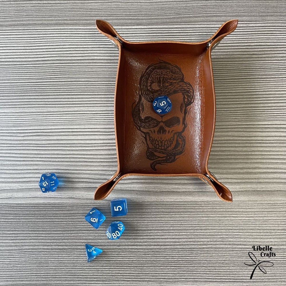 Koponya kígyóval kockadobó tálca - játék & sport - szerepjáték - Meska.hu
