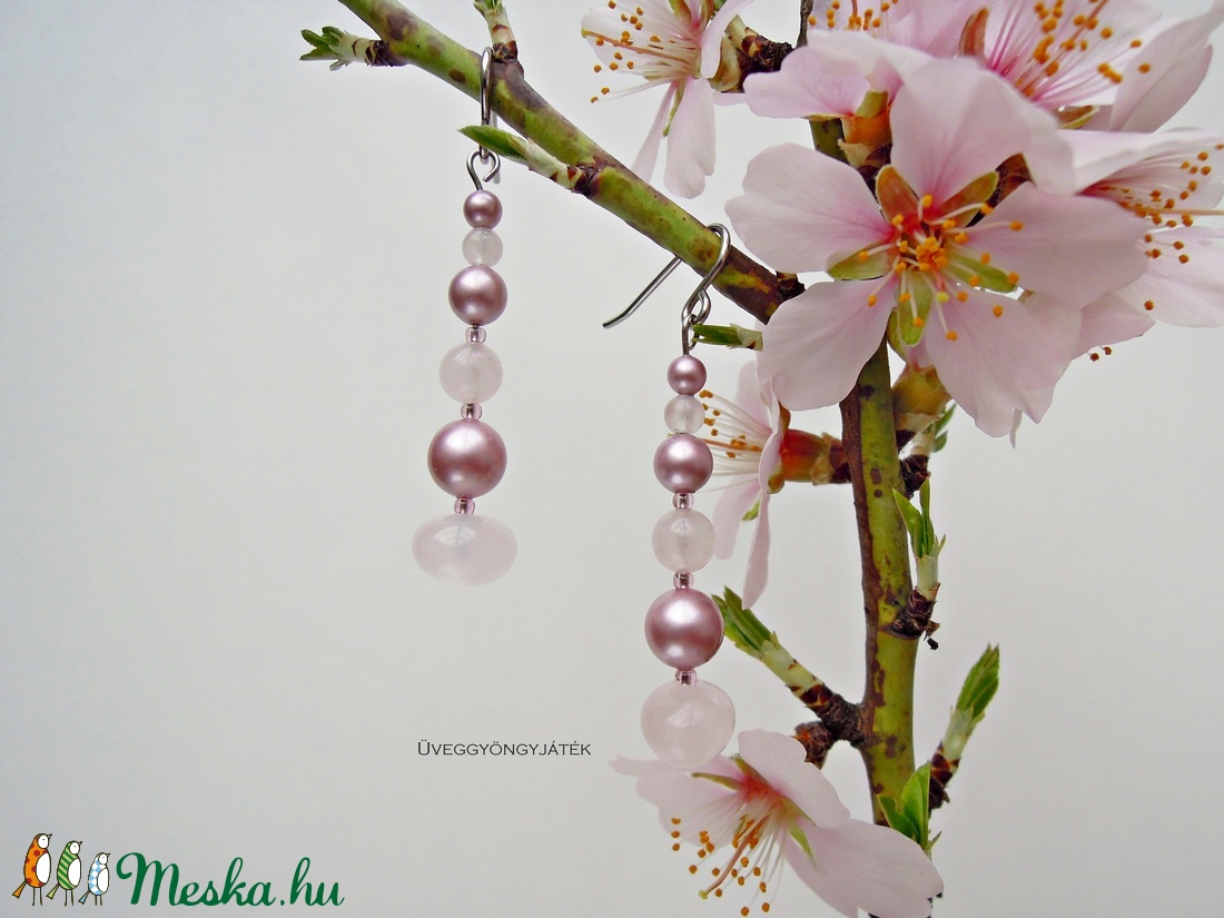 Mandulavirág  -  fülbevaló Swarovski gyönggyel, ásvány fülbevaló, rózsaszín fülbevaló - ékszer - fülbevaló - lógó fülbevaló - Meska.hu