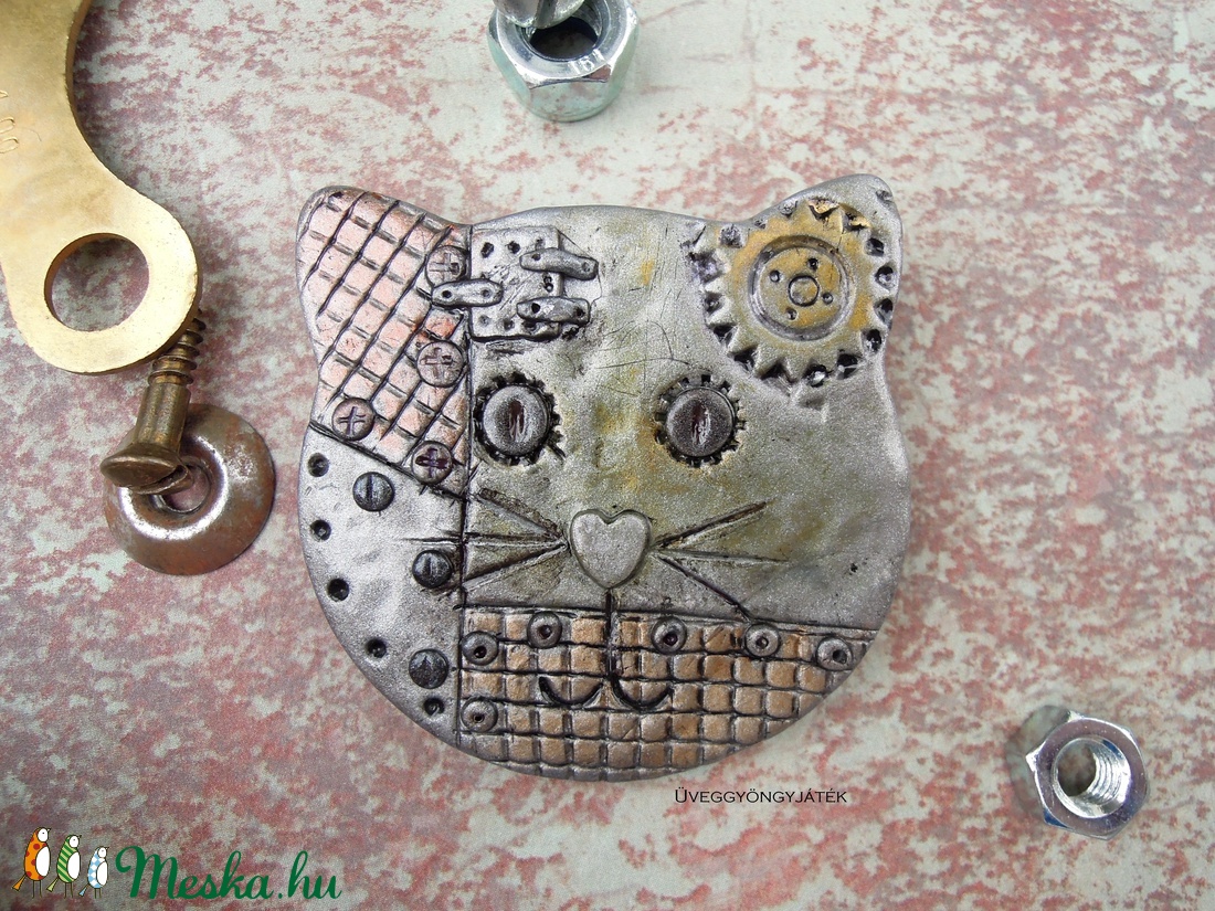 Mechanikus Mirci - kitűző, bross, cica kitűző, macska kitűző, steampunk stílusú kitűző - ékszer - kitűző és bross - kitűző - Meska.hu Mechanikus Mirci - kitűző, bross, cica kitűző, macska kitűző, steampunk stílusú kitűző - ékszer - kitűző és bross - kitűző - Meska.hu