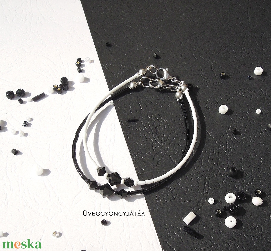 Fehér fekete minimál karkötő Swarovski gyöngyökkel, ajándék lánynak nőnek - ékszer - karkötő - gyöngyös karkötő - Meska.hu Fehér fekete minimál karkötő Swarovski gyöngyökkel, ajándék lánynak nőnek - ékszer - karkötő - gyöngyös karkötő - Meska.hu