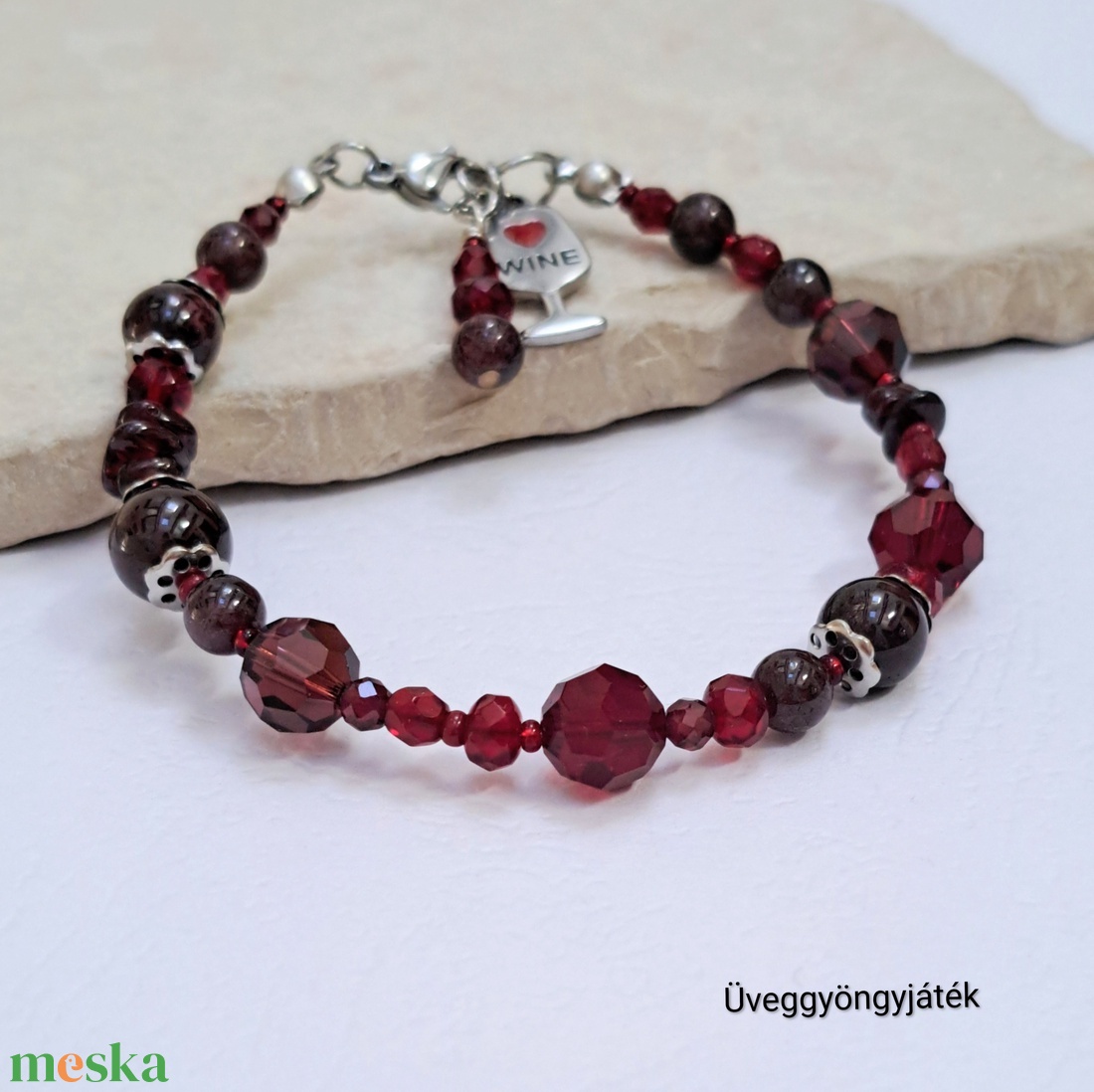 Borvörös karkötő gránát ásvánnyal, Swarovski kristályokkal  - ékszer - karkötő - gyöngyös karkötő - Meska.hu