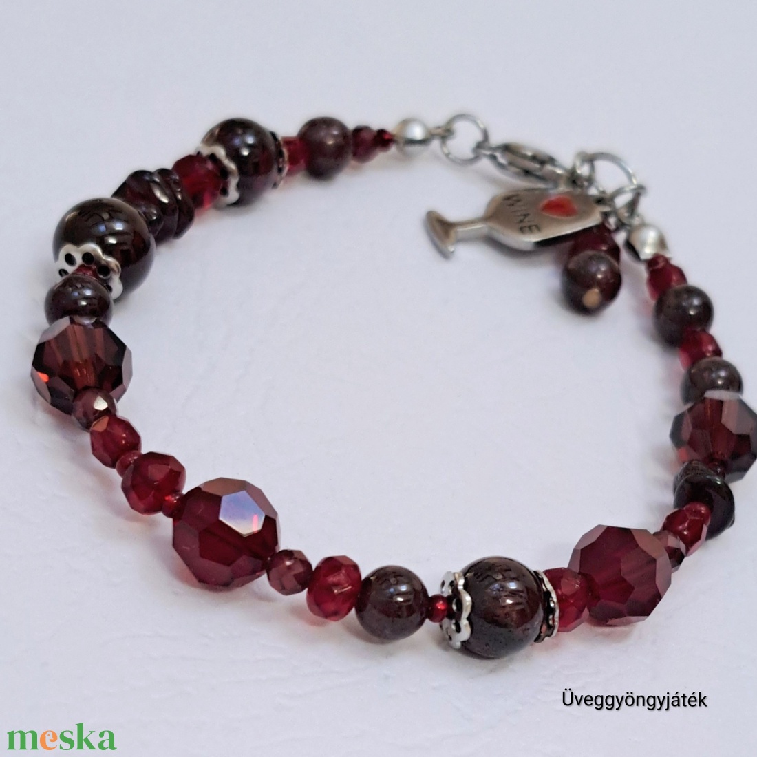Borvörös karkötő gránát ásvánnyal, Swarovski kristályokkal  - ékszer - karkötő - gyöngyös karkötő - Meska.hu