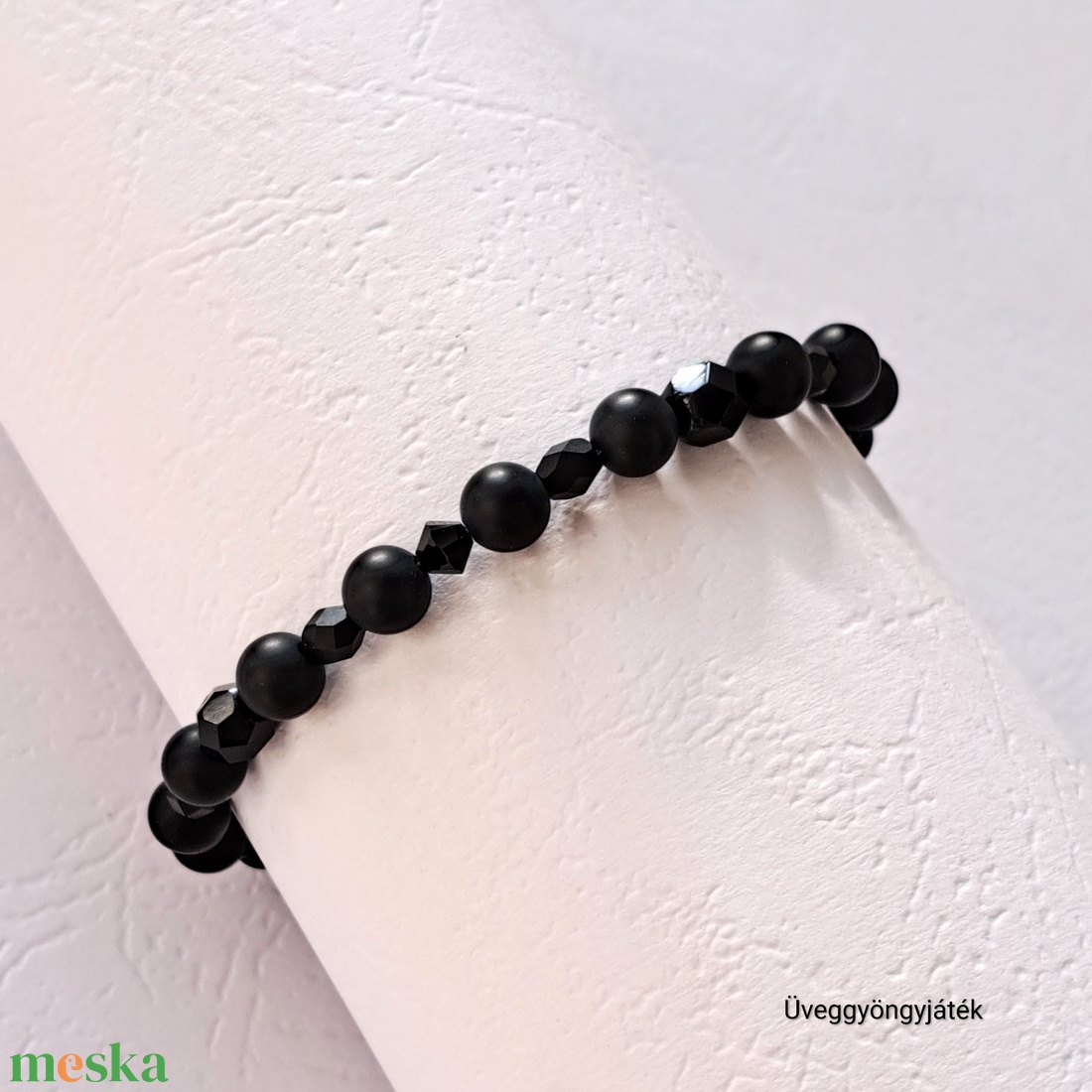 Fekete ónix ásvány karkötő Swarovski kristállyal és csiszolt gyöngyökkel - ékszer - karkötő - gyöngyös karkötő - Meska.hu
