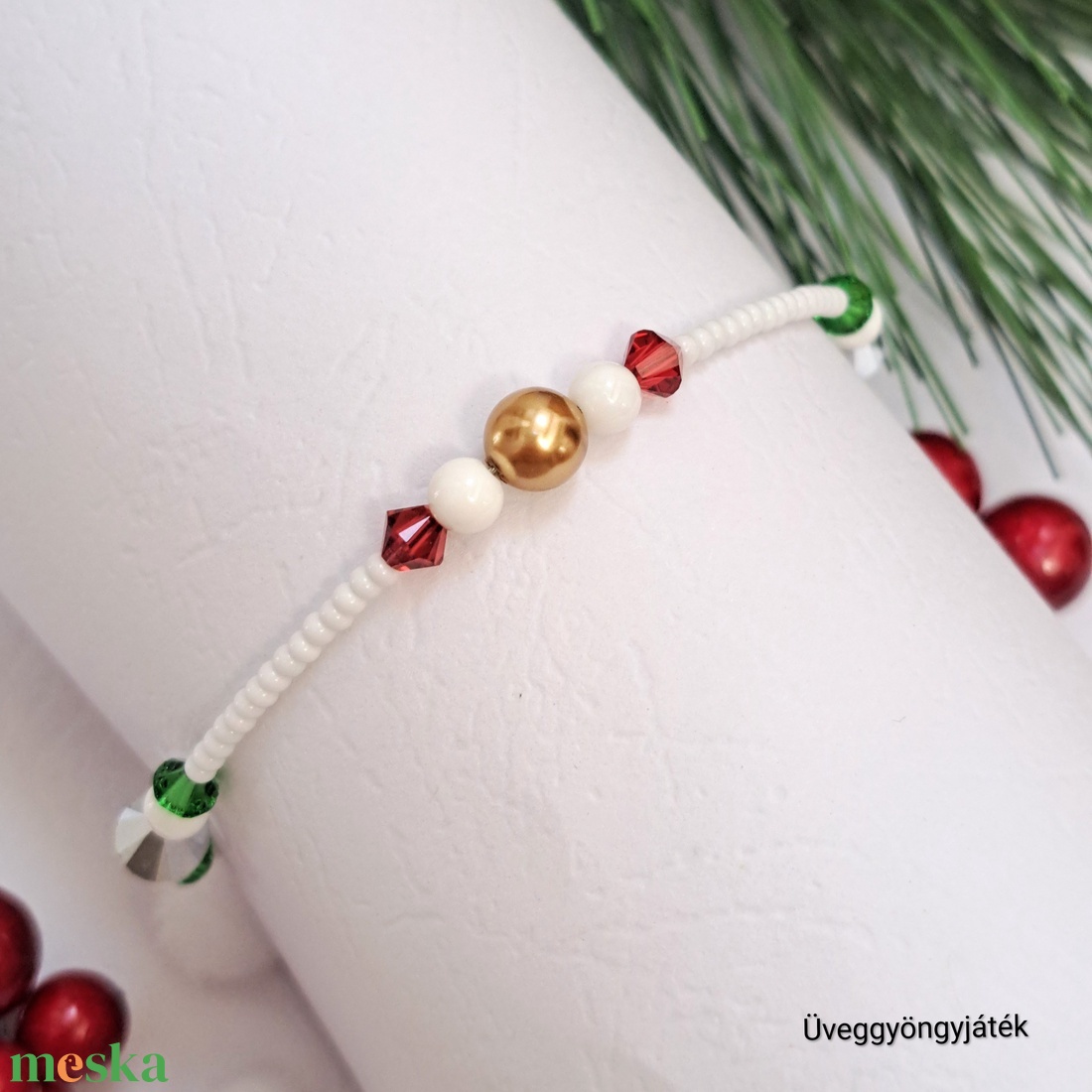 Karkötő Swarovski kristályokkal, karácsonyi színekben  - ékszer - karkötő - gyöngyös karkötő - Meska.hu