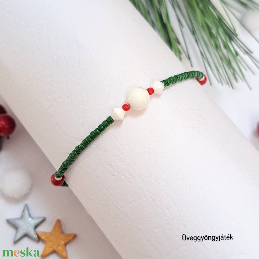 Vékony karkötő, Swarovski kristályokkal, kagylóhéj gyöngyökkel, karácsonyi színekben  - ékszer - karkötő - gyöngyös karkötő - Meska.hu