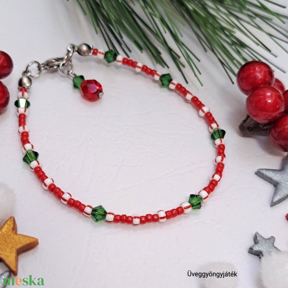 Vékony karkötő karácsonyi színekben, Swarovski kristályokkal, karácsonyi cukorka karácsonyi cukorka  - ékszer - karkötő - gyöngyös karkötő - Meska.hu