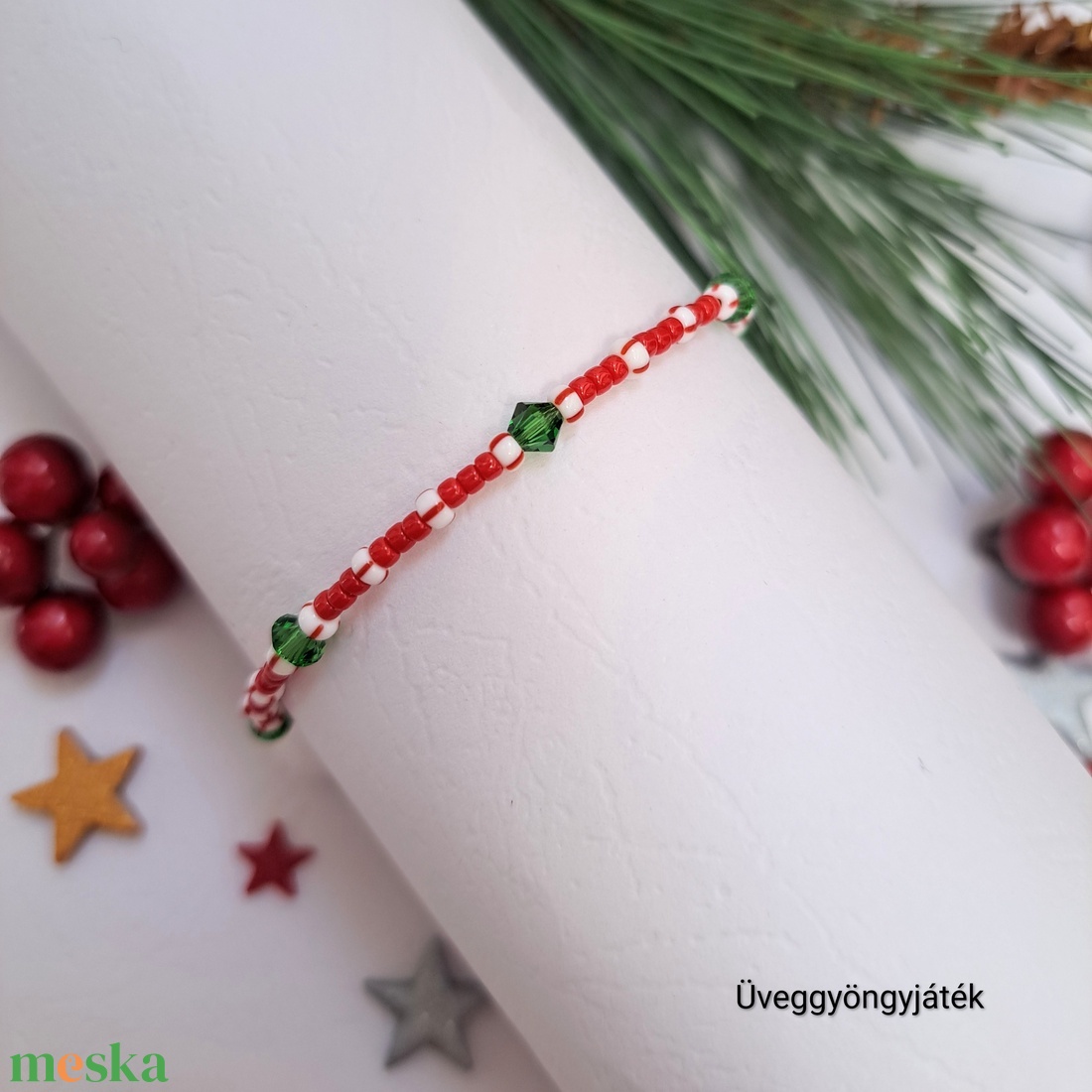 Vékony karkötő karácsonyi színekben, Swarovski kristályokkal, karácsonyi cukorka karácsonyi cukorka  - ékszer - karkötő - gyöngyös karkötő - Meska.hu
