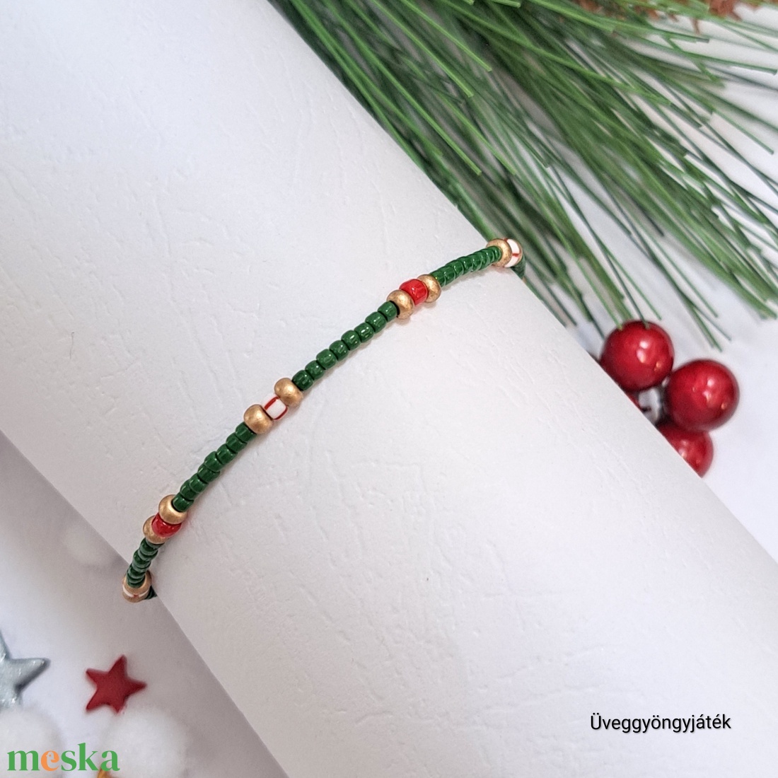 Vékony karkötő karácsonyi színekben  - ékszer - karkötő - gyöngyös karkötő - Meska.hu