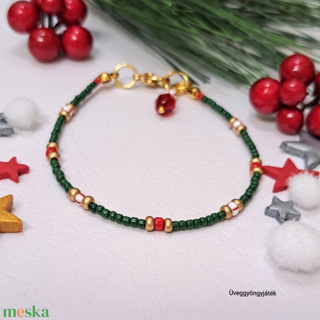 Vékony karkötő karácsonyi színekben  - ékszer - karkötő - gyöngyös karkötő - Meska.hu