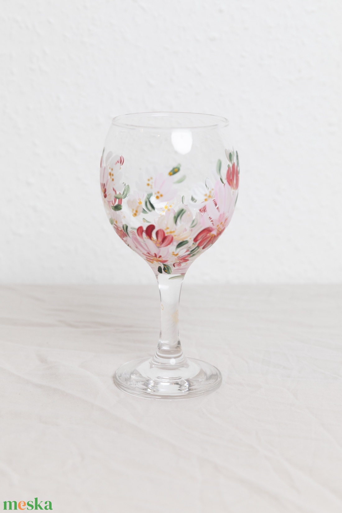 Virágos borospohár - esküvő - emlék & ajándék - nászajándék - esküvői pohár, pohárszett - Meska.hu