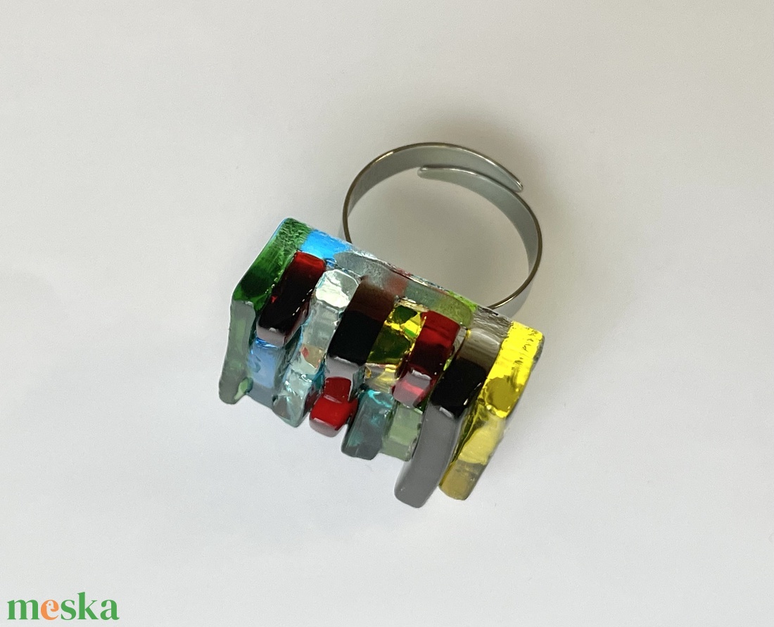 Színes, hullámos gyűrű, üvegékszer - ékszer - gyűrű - üveglencsés gyűrű - Meska.hu