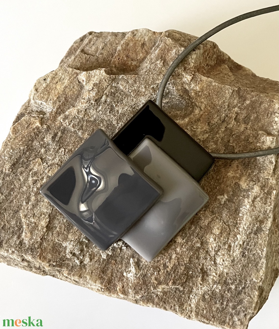 Modern üveg medál szürke árnyalatokban - ékszer - nyaklánc - medál - Meska.hu