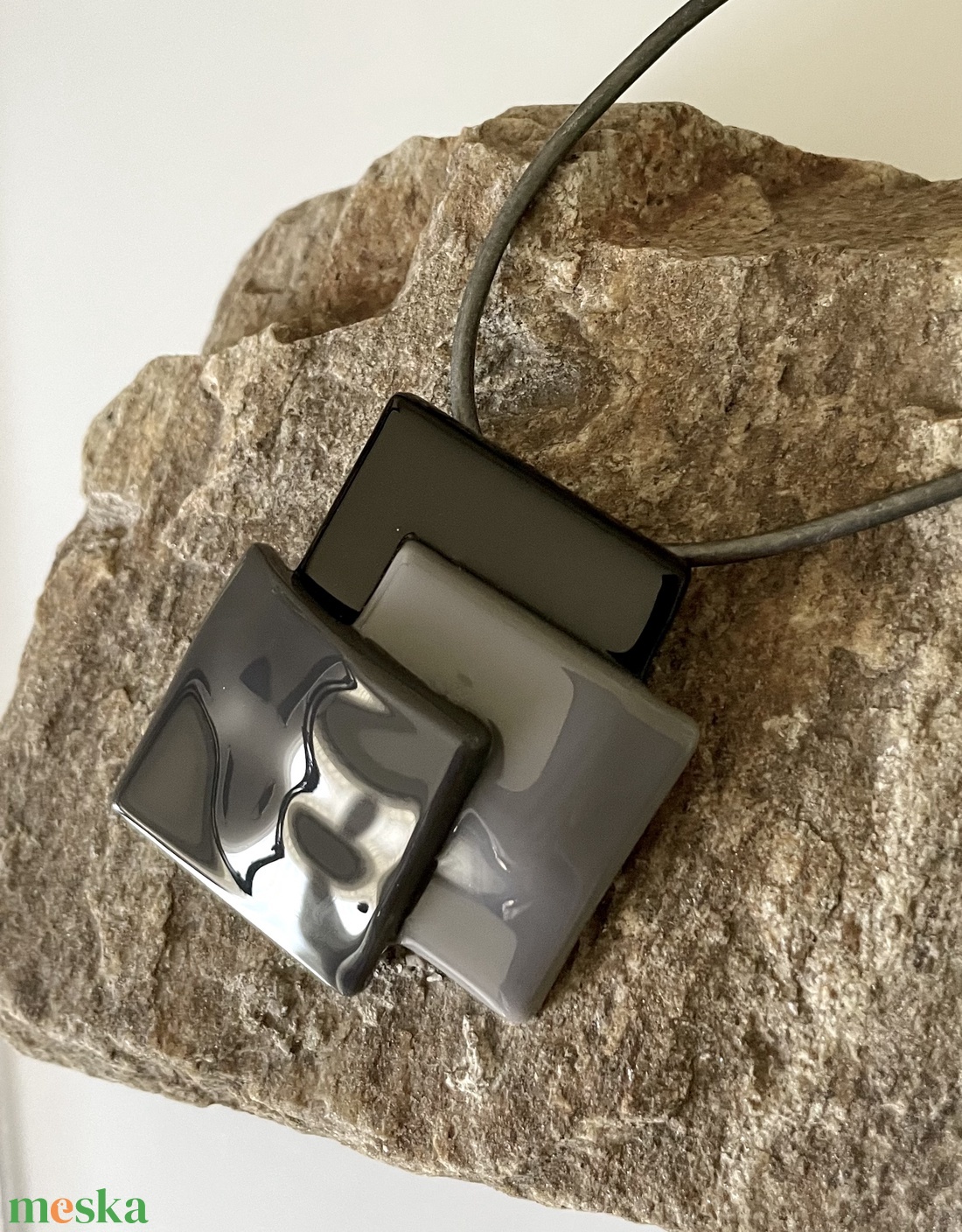 Modern üveg medál szürke árnyalatokban - ékszer - nyaklánc - medál - Meska.hu