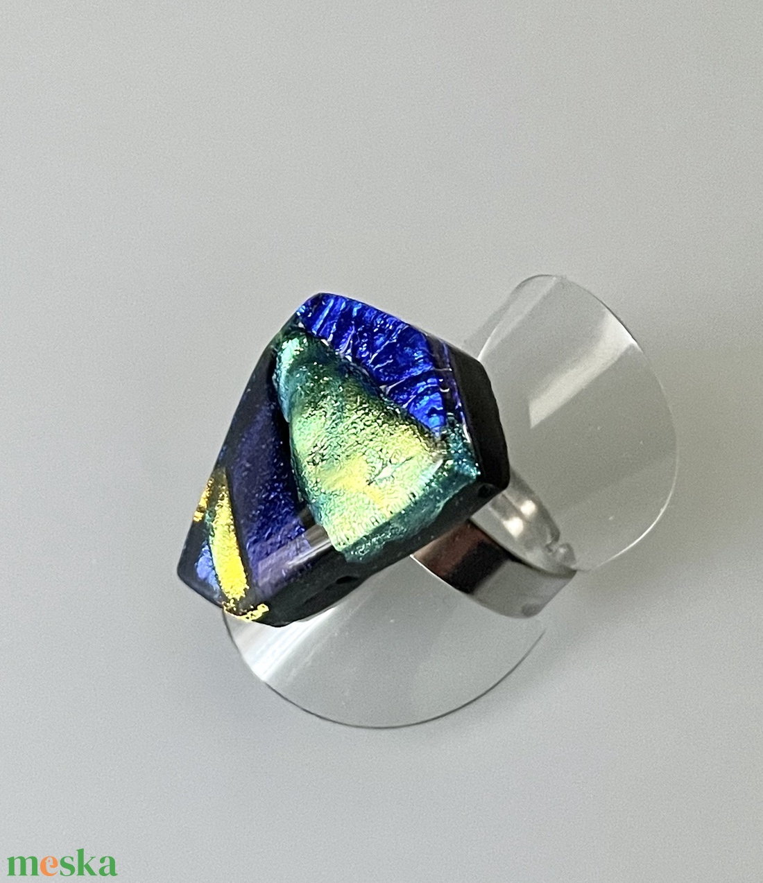 Színes irizáló gyűrű, üvegékszer - ékszer - gyűrű - figurális gyűrű - Meska.hu