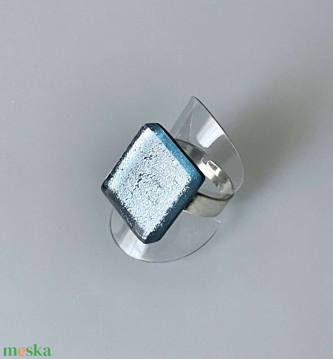 Ezüstösen irizáló gyűrű, üvegékszer - ékszer - gyűrű - figurális gyűrű - Meska.hu