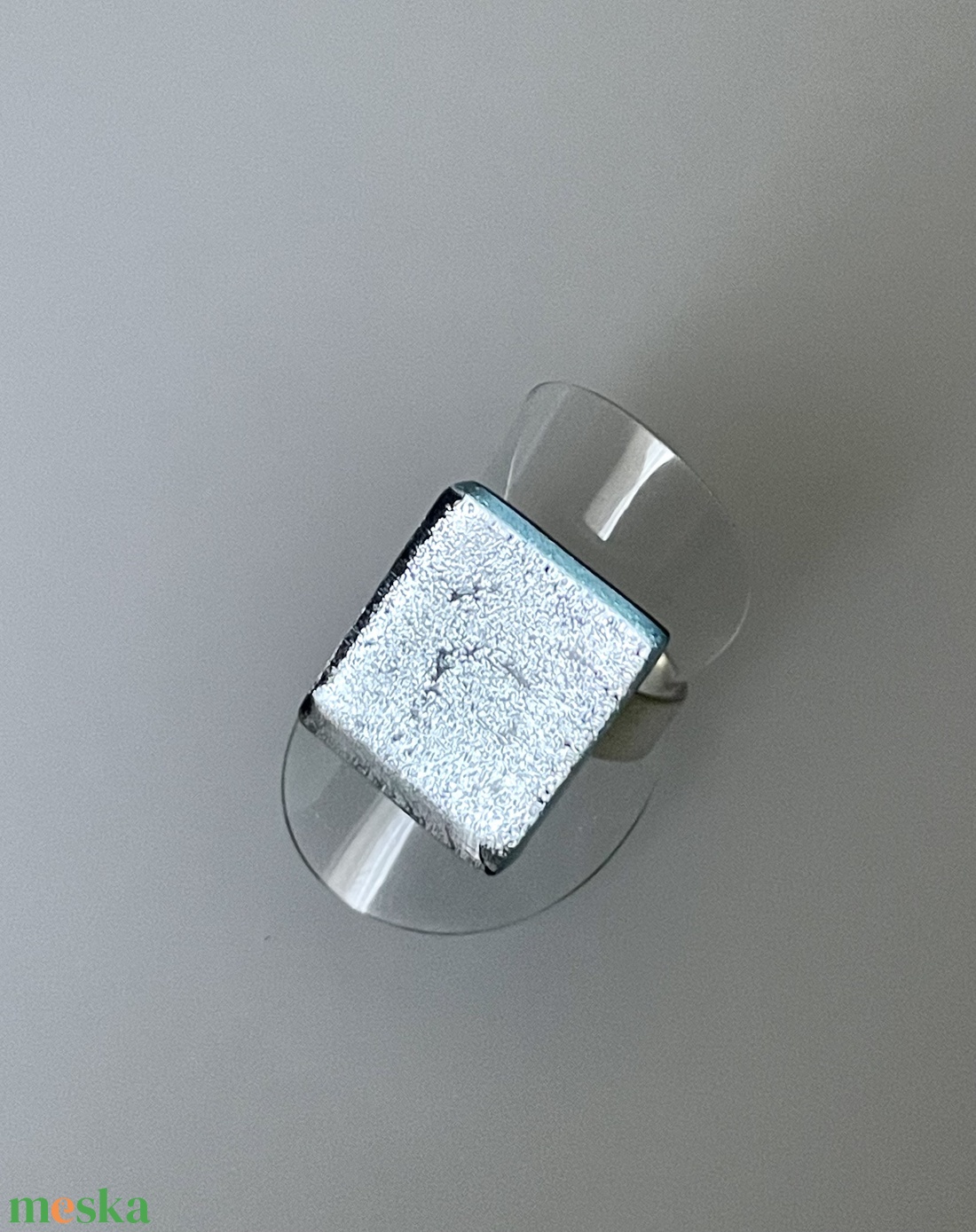 Ezüstösen irizáló gyűrű, üvegékszer - ékszer - gyűrű - figurális gyűrű - Meska.hu