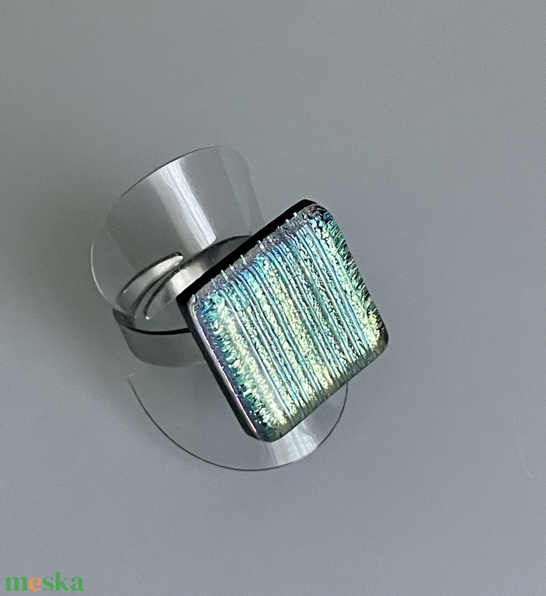 Több színben irizáló gyűrű, üvegékszer - ékszer - gyűrű - figurális gyűrű - Meska.hu