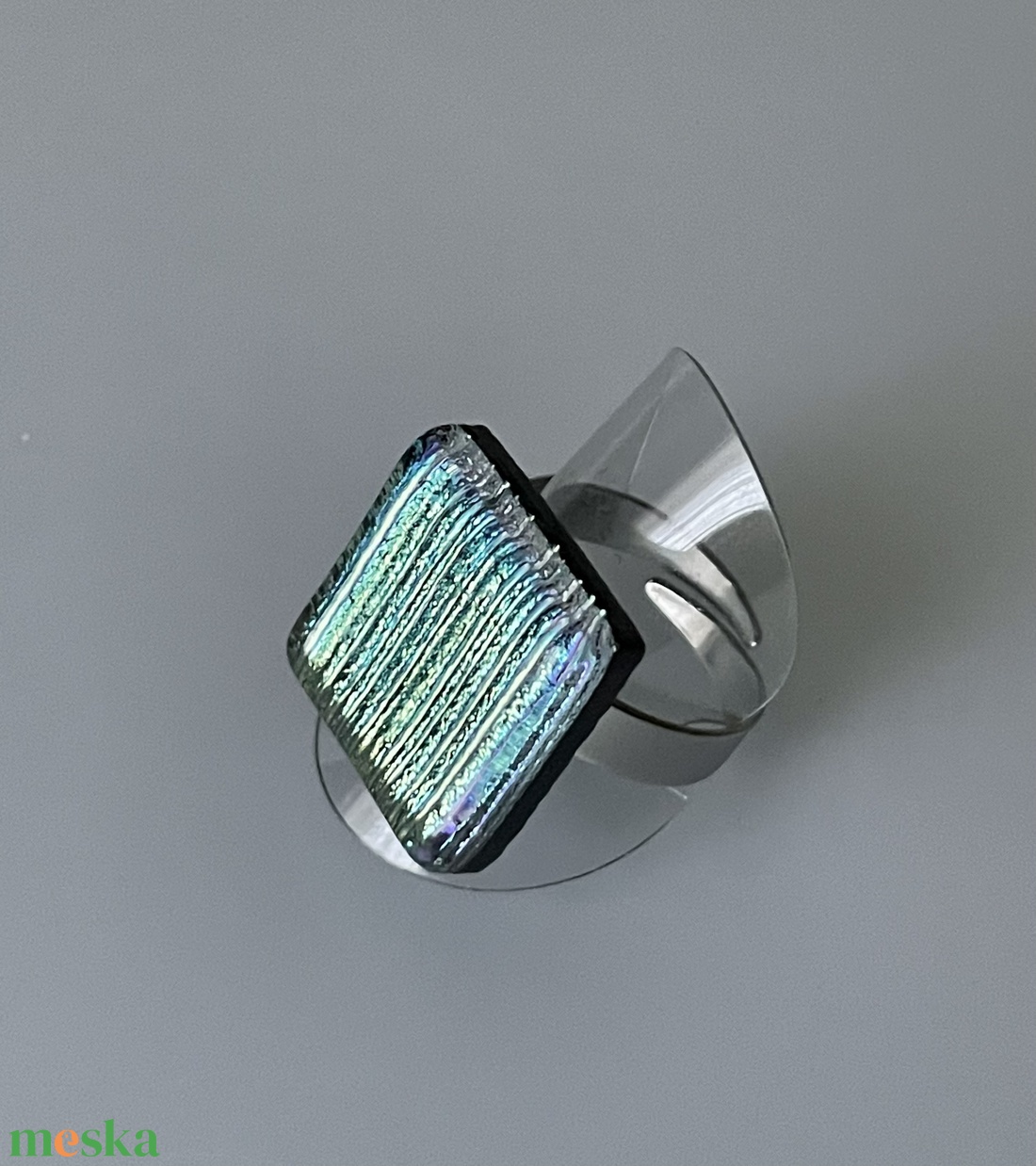 Több színben irizáló gyűrű, üvegékszer - ékszer - gyűrű - figurális gyűrű - Meska.hu