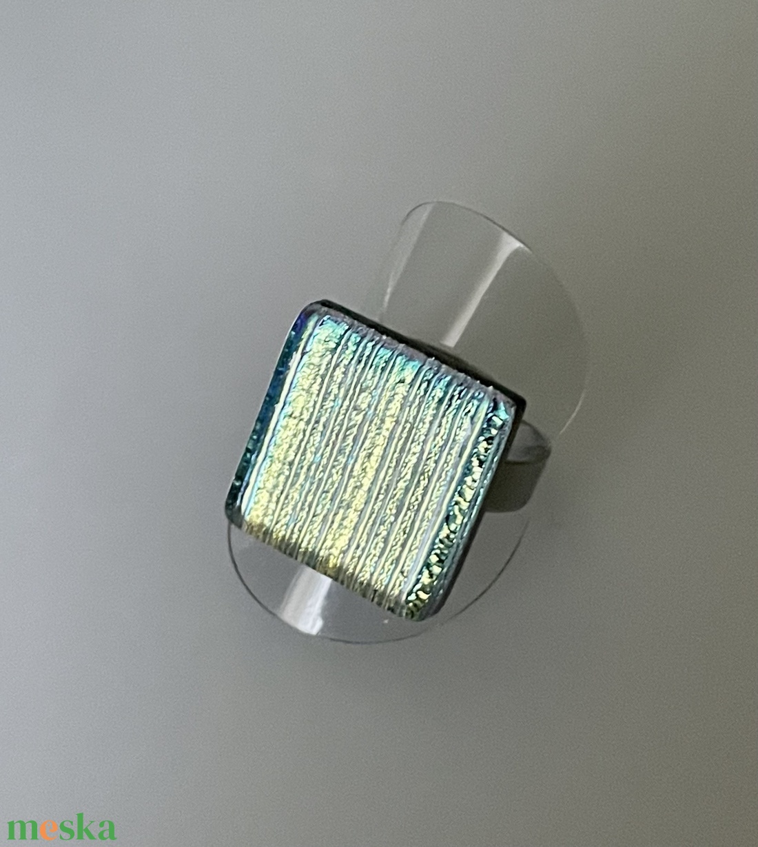 Több színben irizáló gyűrű, üvegékszer - ékszer - gyűrű - figurális gyűrű - Meska.hu