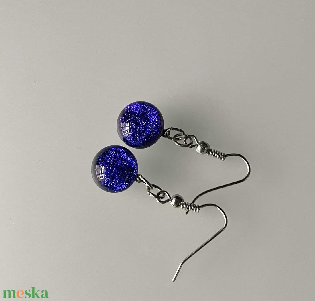 irizáló kék lógós fülbevaló, üvegékszer - ékszer - fülbevaló - lógó fülbevaló - Meska.hu