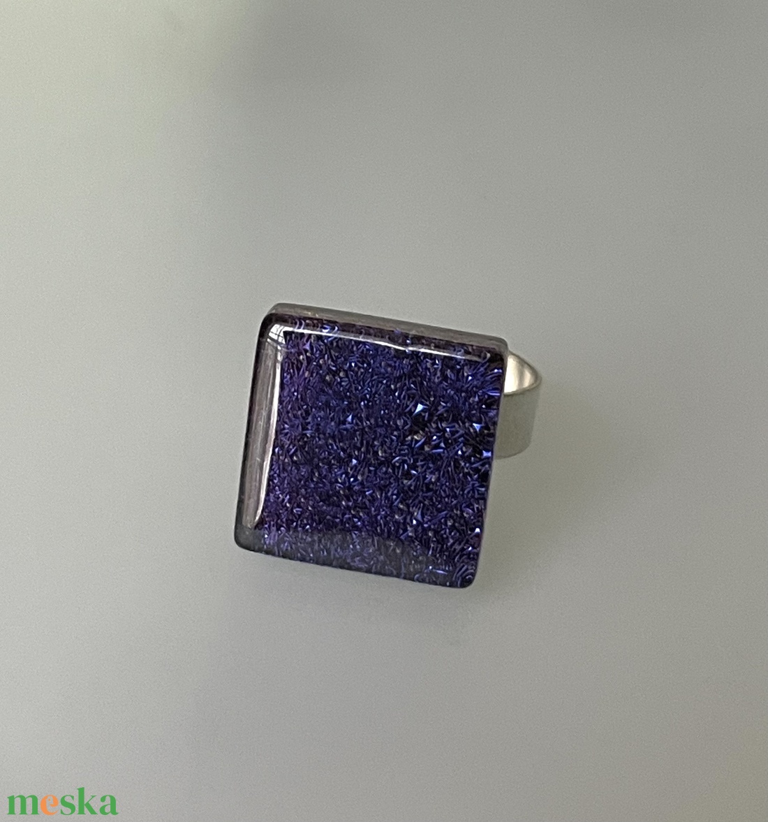 Kéken, lilásan irizáló gyűrű, üvegékszer - ékszer - gyűrű - figurális gyűrű - Meska.hu