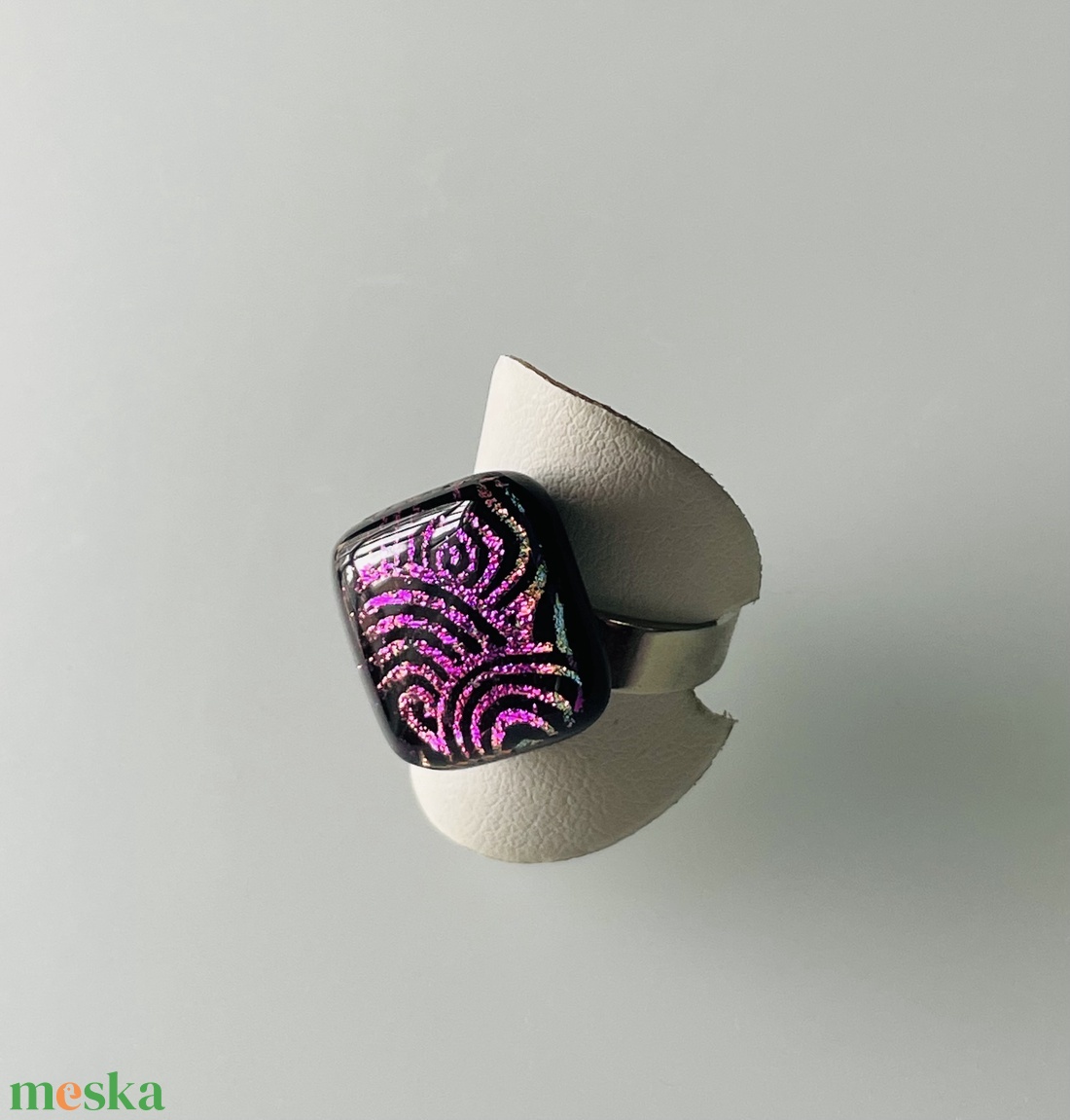 Rózsaszínen, lilásan irizáló gyűrű, üvegékszer - ékszer - gyűrű - figurális gyűrű - Meska.hu