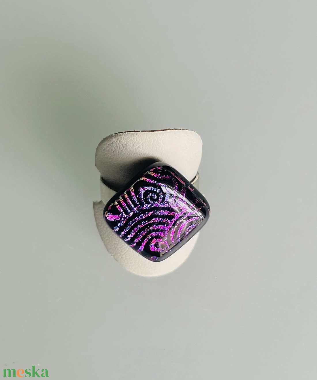 Rózsaszínen, lilásan irizáló gyűrű, üvegékszer - ékszer - gyűrű - figurális gyűrű - Meska.hu