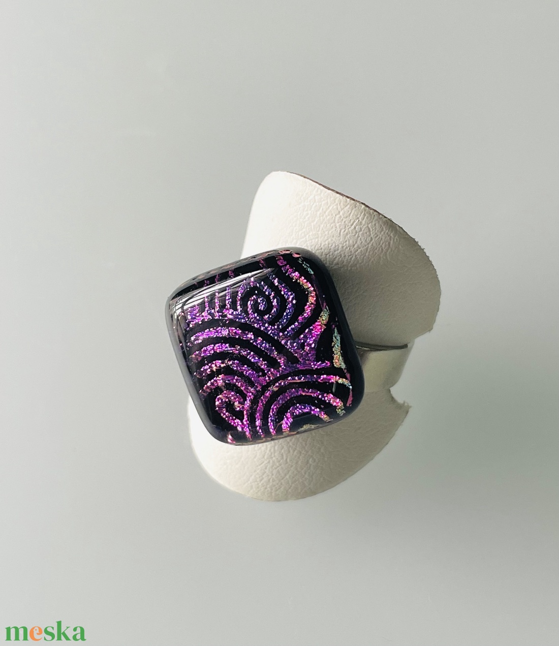 Rózsaszínen, lilásan irizáló gyűrű, üvegékszer - ékszer - gyűrű - figurális gyűrű - Meska.hu