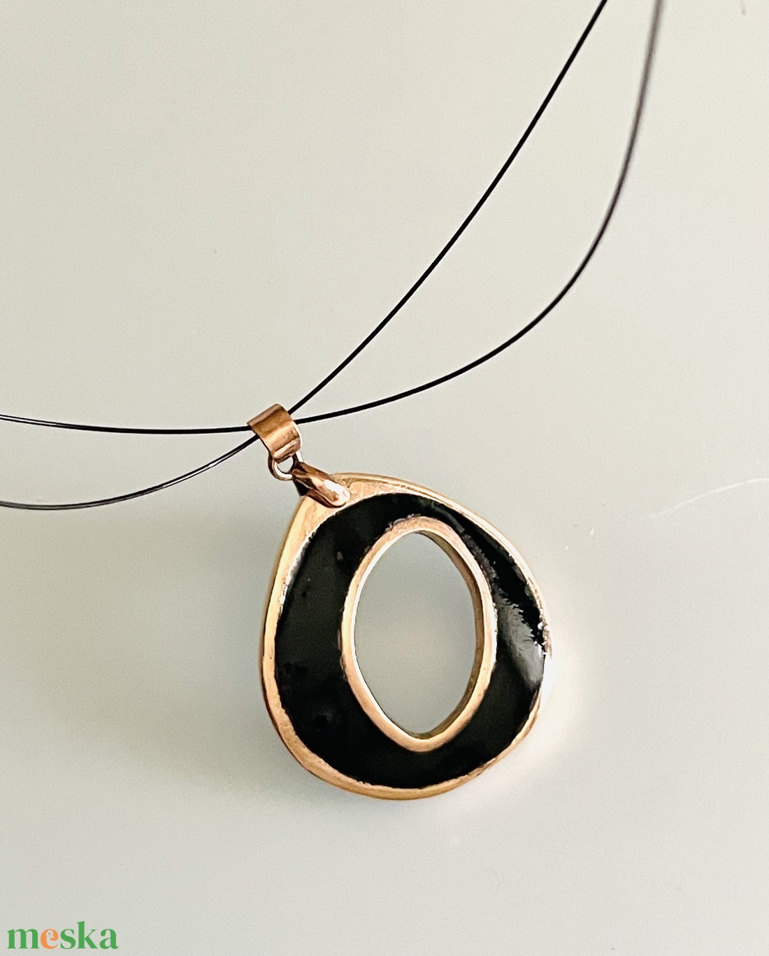 Fekete zománcozott bronz modern medál - ékszer - nyaklánc - medál - Meska.hu