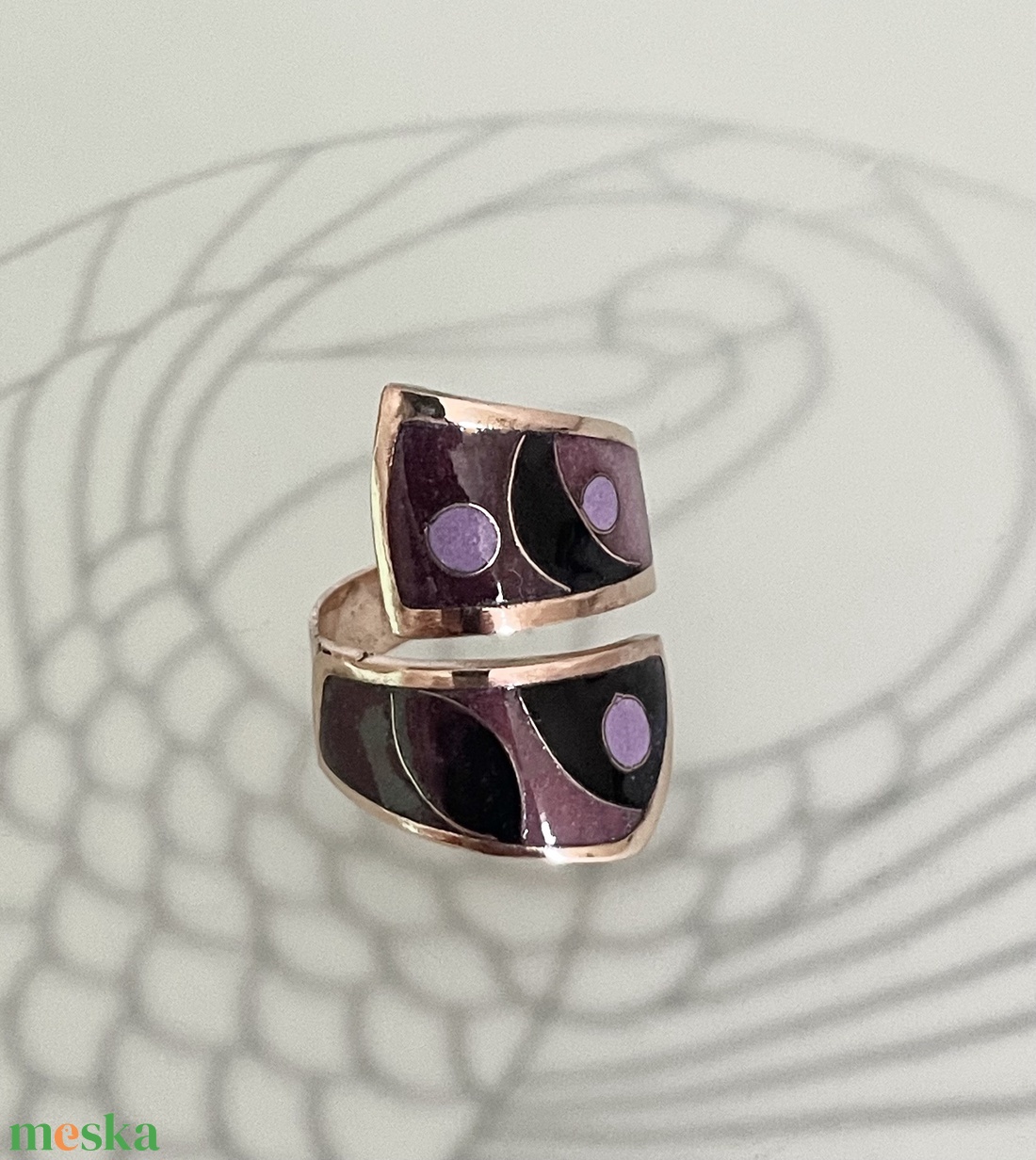 Tűzzománc gyűrű lilás árnyalatban - ékszer - gyűrű - figurális gyűrű - Meska.hu