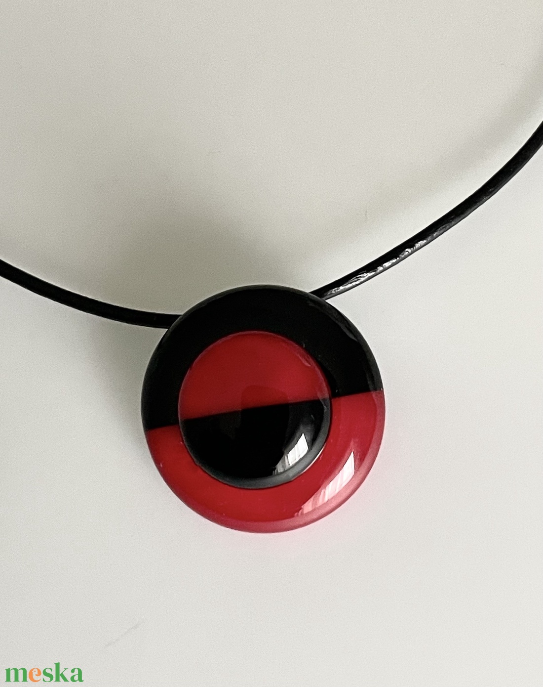 Klasszikus fekete-piros nyaklánc, üvegékszer - ékszer - nyaklánc - medál - Meska.hu