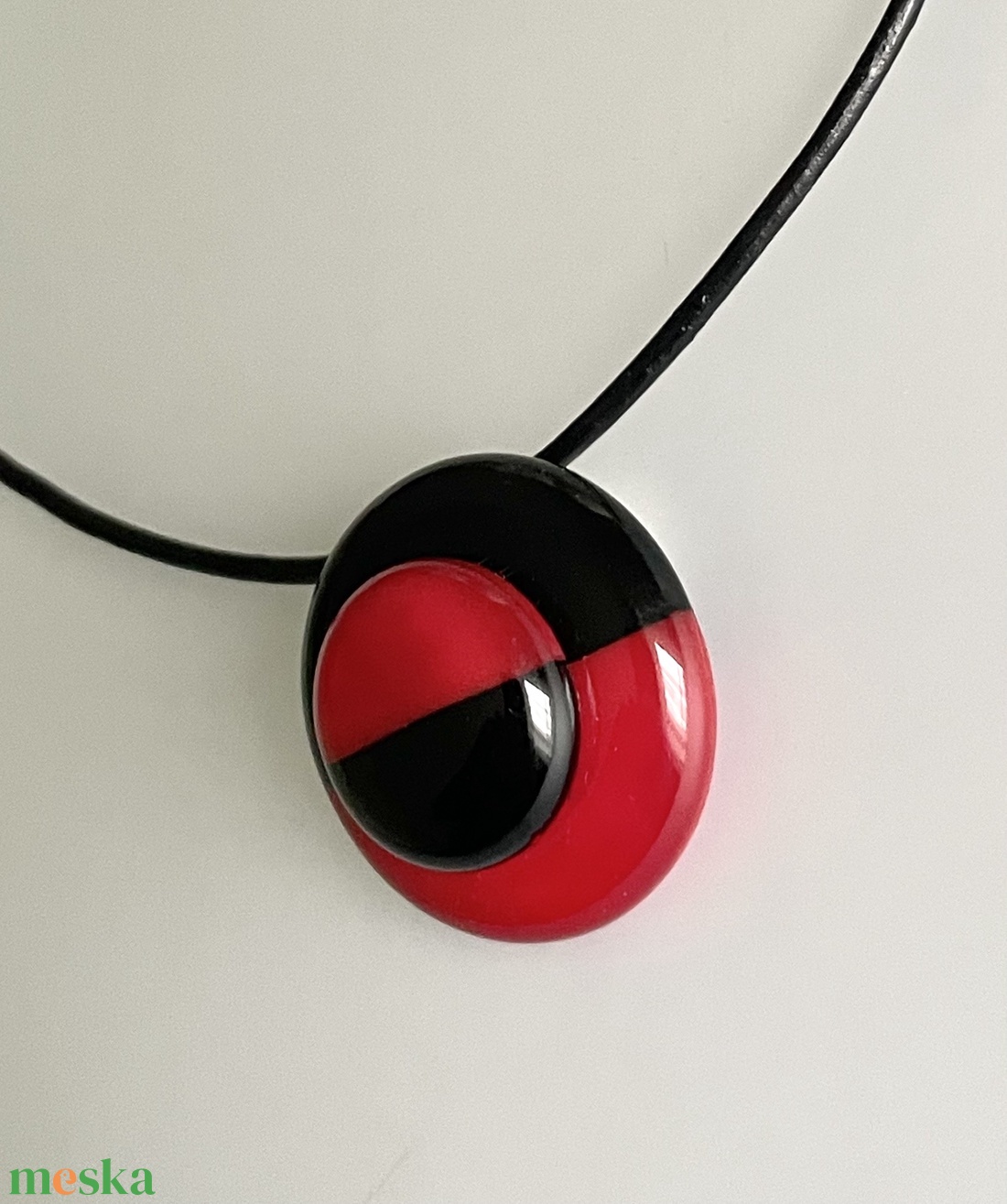 Klasszikus fekete-piros nyaklánc, üvegékszer - ékszer - nyaklánc - medál - Meska.hu